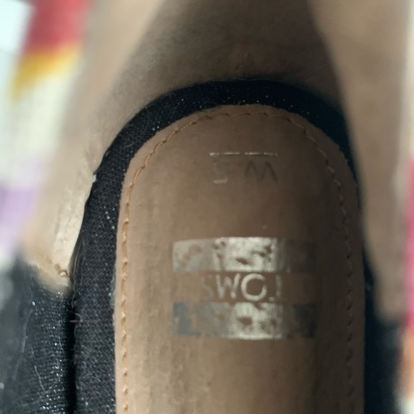 TOMS flats size 5 - Picture 4 of 5